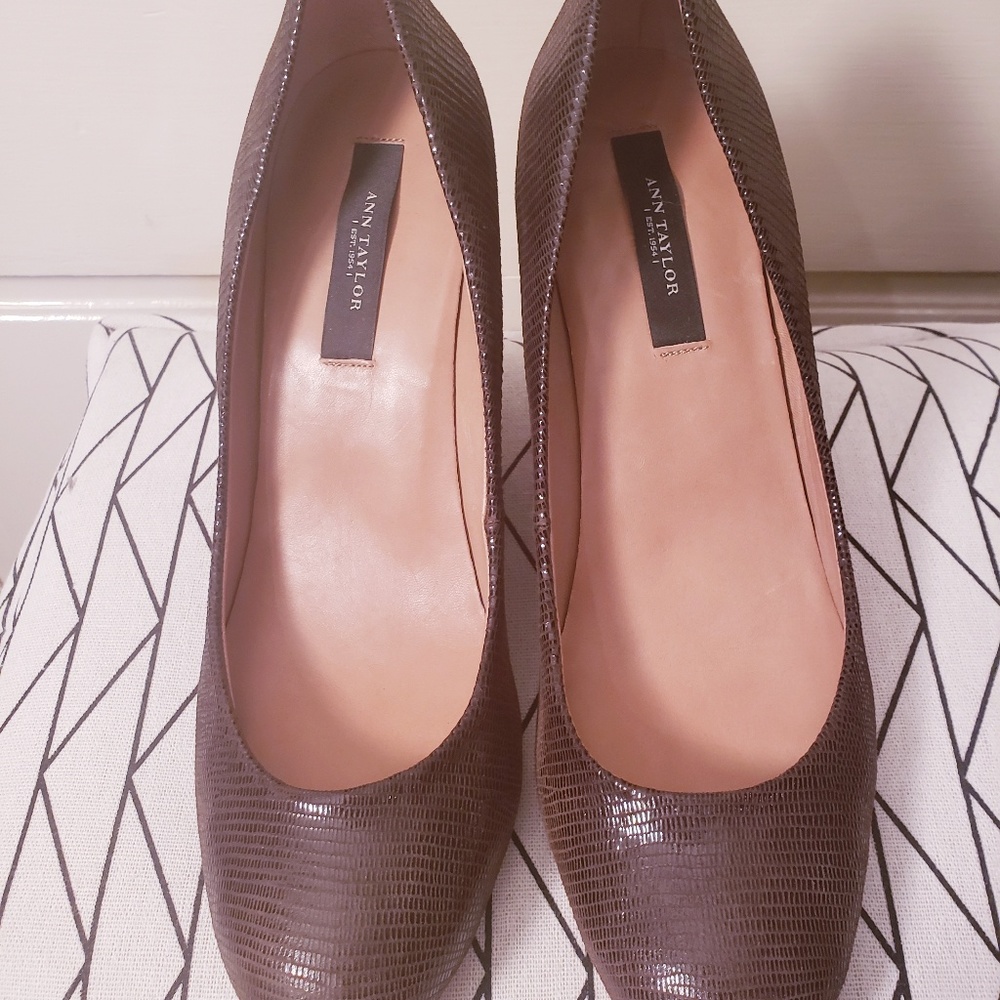 Ann Taylor "Kamela" Wedge Pump - Lizar